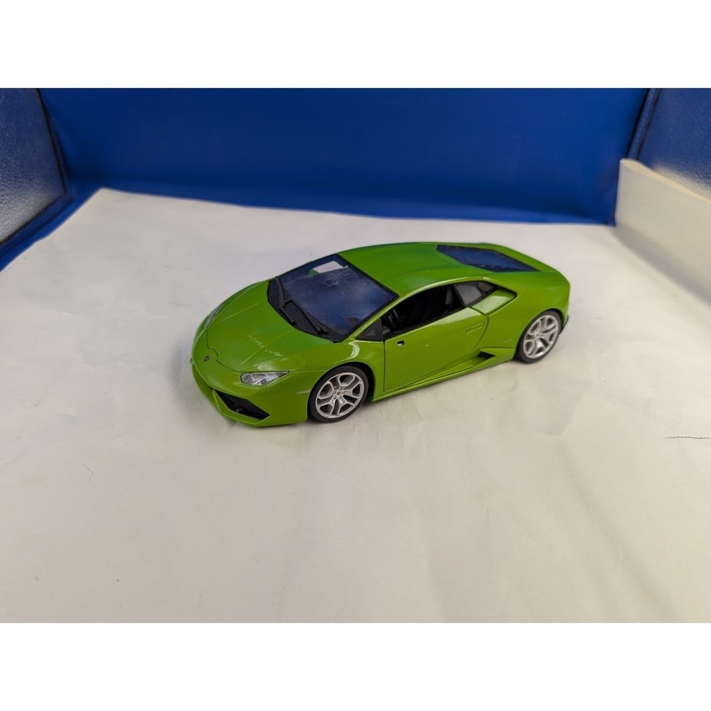 1/18 burago lamborghini Huracan LP 610-4 Green Scale Diecast Missing 1 Mirror